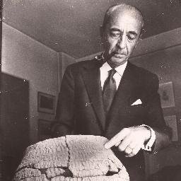 Jacques de Mahieu (París 1915 - Buenos Aires, 1990) filósofo, sociólogo y antropólogo francés, y político argentino.
Obras:Politica-Antropologia-Filosofia-etc.