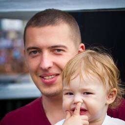 Kaznio me zivot ovaj, srecu mi je krao, i od kada znam za sebe, tugu poklanjao, kaznio me, zato nemam nista iza sebe, a sada mi uzima i tebe.