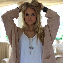 Zoeline, 18 ans, célibataire :) Je follow Back.