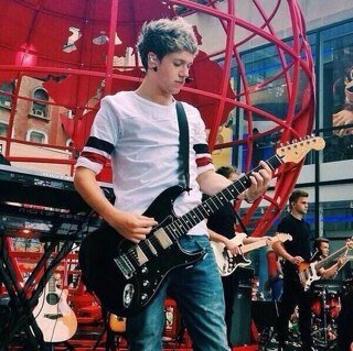 heyy! i gave u follow so u could follow my main account @pxrfumeniall ! no need to follow this account!