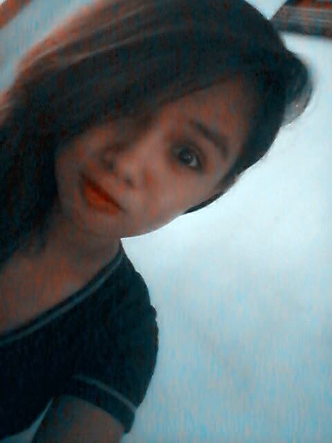 DeaHenley's profile picture. Famous smoker