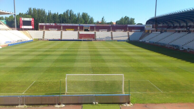 Bienvenidos al Estadio Carlos Belmonte, construido el 9 de Sep. de 1960, remodelado en 1970 y 1991, fue ampliado en 1998. Capacidad para 17524 espectadores