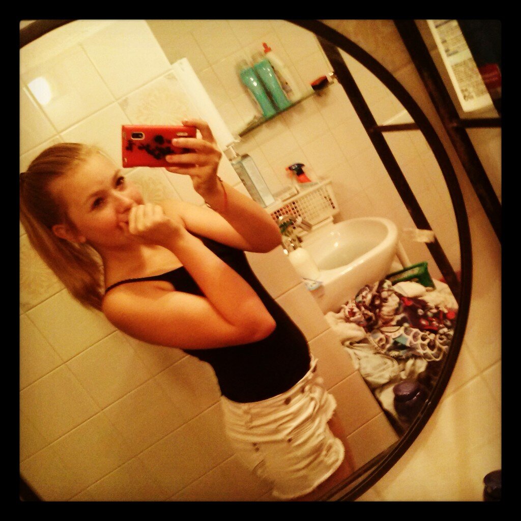 ~ blond ~ klein ~ vmbo ~ 2C ~ ilikehiim ~ ilonka my'proud'horse ~ i'miss'my'grandmother ✝