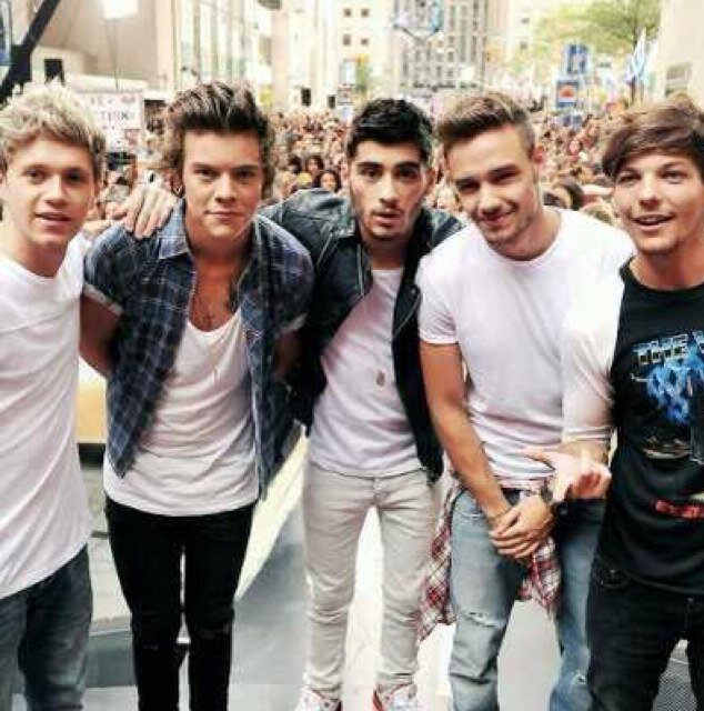 Hello. Follow @MarieTherkelsen shes a directioner & a belieber, and a professional FAN GIRL! Check you her blog  http://t.co/4qqAbVgeiQ :) xxx