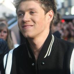 I love 1D and in 1D I love NIALL HORAN he is mine only!!!! So back off and I love all 1D songz