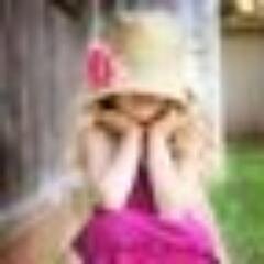 الكلمات تشبه المفاتيح اذا استخدمتها بشكل صحيح تغلق بها فم او تفتح بها قلب ..وكن صادقا بوعدك فان لم تستطيع الايفاء به فلا تعد احدا فغيرك يبني احلامه على كلمة منك