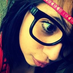 {Lo que te ase diferente es lo que te hace fuerte Si eres Gay,Bisexual,Morado,Dinosaurio,No me inporta-Glee} ♥Mi razon de ser fuerte: Avril Lavigne♥