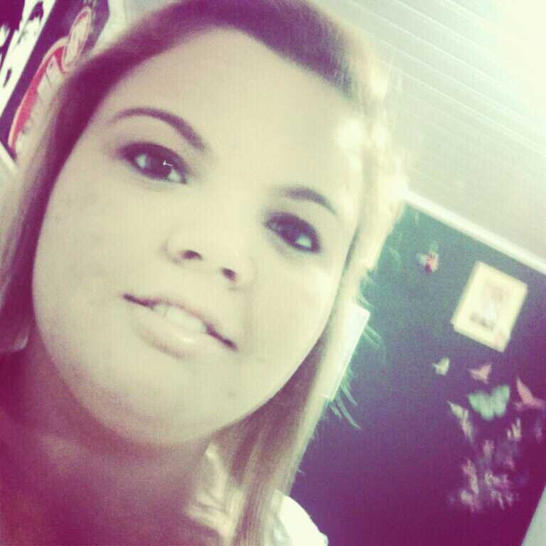 Descobri que meu , sorriso e poderoso, ele pody deixar alguem feliz,  e outros tristes... Uns com raiva ...e muitos com enveja