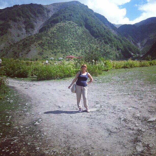 AHasanova17's profile picture. eczaci