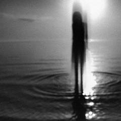 'me se de memoria lo que es la tristeza-dijo ella-. La llevo tatuada en el cuerpo'. Cat. Sue. Deb. Ana. Mia.