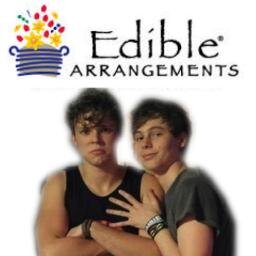 get yo edible arrangements here bitchez (dm us to send it to someone)