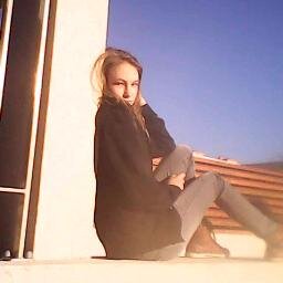 Je suis une Ajaccienne de 15 ans qui vis ma vie au jour le jour ... J'follow back tout le monde !!!