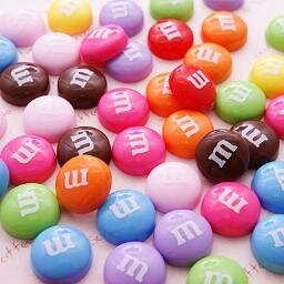 FOLLOW ME IF U ARE A LOVER OF FOOD AND CANDY                               MY PAGE WOULD MAKE PEOPLE WHO ARE DIETING GAIN BACK THEIR APATITE :D