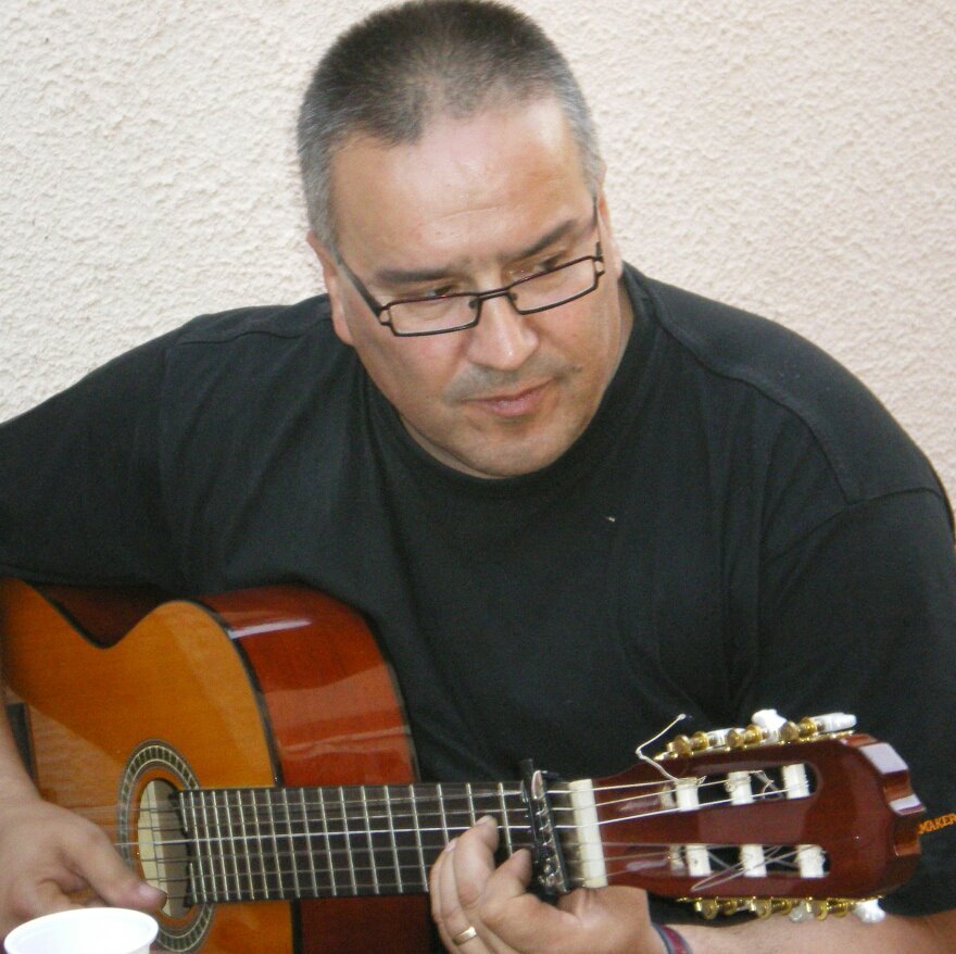 Cantautor / El que nace para lechón , no llega nunca ha cochino / recordando ha Manuel Sanchez ,mi suegro /
