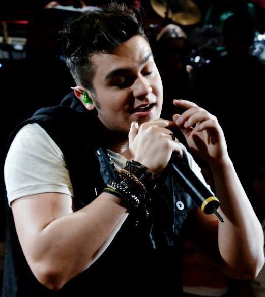 Sou Luanete com mto orgulho.Meu sonho e um abraço do @LuanSantana mai ta dificil mais eu num desistode jeito nim um Pois Só Quem Sonha Consegue Alcançar Te Vivo