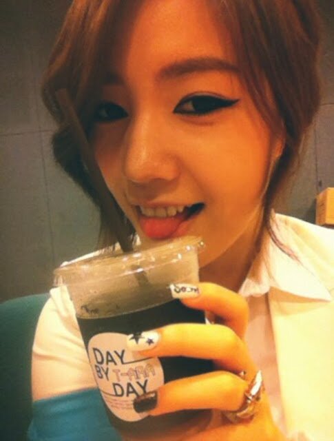 [V] @DestinyFameRP-93'•twin @DF_RyuHyoyoung• Luna,JiHye&SooYoung sista•Dapooh's bestie•#DFWGM with @DF_BFYoungMin•kekemato's best nuna~let's be friend!!!