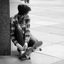 Sou Skatista gosto de musicas,músicas Rock Pop e danço FreeStep.. Ajuuda aêe galerinha..; Segue Que eu sigo de volta ;)