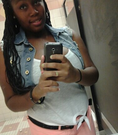 Her love on here screamin wamp wamp ;; riding with this girl till the wheels fall off . Follow me @keethugNx3_