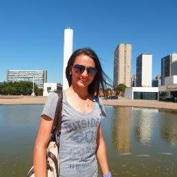 Esposa de Eduardo e mãe de Carlos Eduardo.