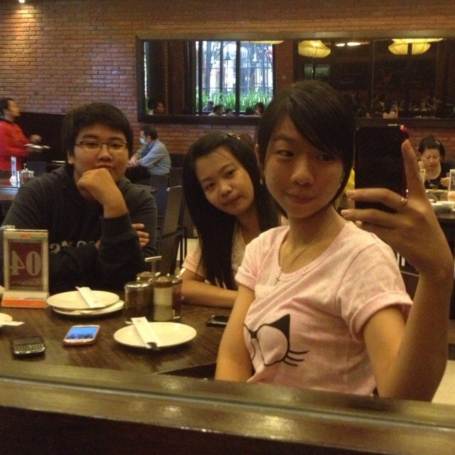 tania_octaviana's profile picture. Accounting maranatha '11 | big fan of Emma Watson | Kahlil Gibran's admirer.