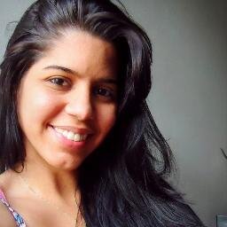 Estudante de Psicologia, apaixonada por música.