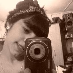Siempre actuare como eh querido actuar, no me doblegare jamas se lo que soy, donde quiero llegar 
y quien me acompaña, ♪♥