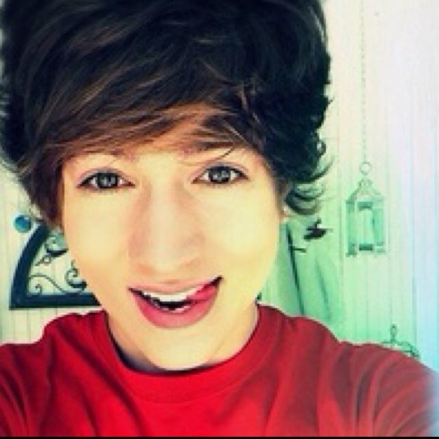 Hey Im Paul Please follow me! It would mean the world. You might even get a follow back ;) Taken by the beautiful @ZozeeB0 :) -Parody- kik: epPau1Zimmer 8~21~13