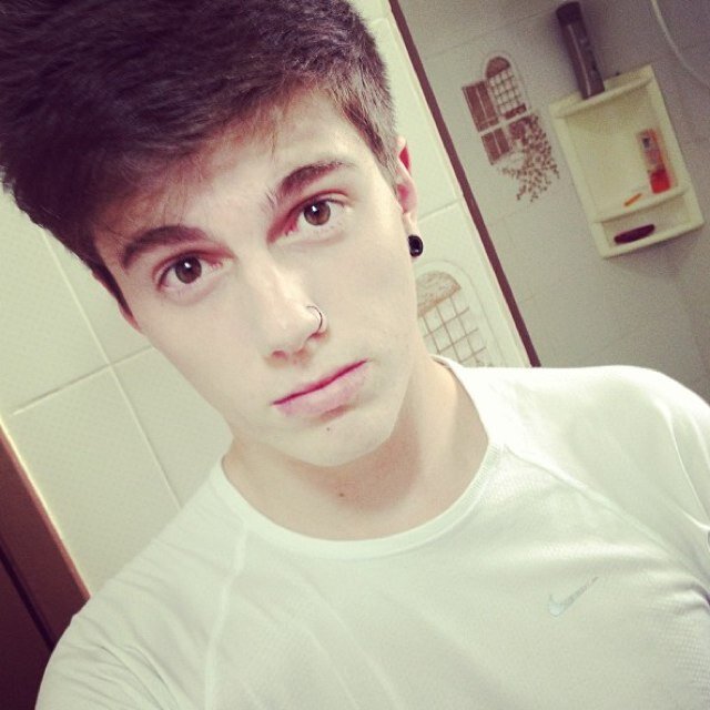 Boylieber • 18 • TWD • Instagram: fckth3soci3ty