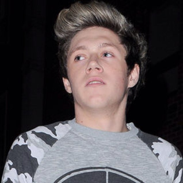 FOLLOW MY MAIN ACCOUNT @1Ds_Twat_Lolly PLZ THIS IS A FREE FOLLOW I WILL FOLLOW BACK JUST ASK