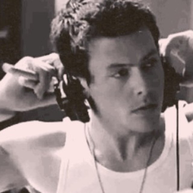 I like grilled cheese, football and disco shoes. [Free RP, any ship but Furt. Literates, please!]