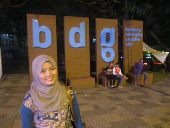 Ja'alanallahu wa iyyakum minal a'idina wal faidzin ~ Semoga Allah menjadikan kami dan Anda skalian dr orang2 yg kembali dan menang. Aamiin.:)