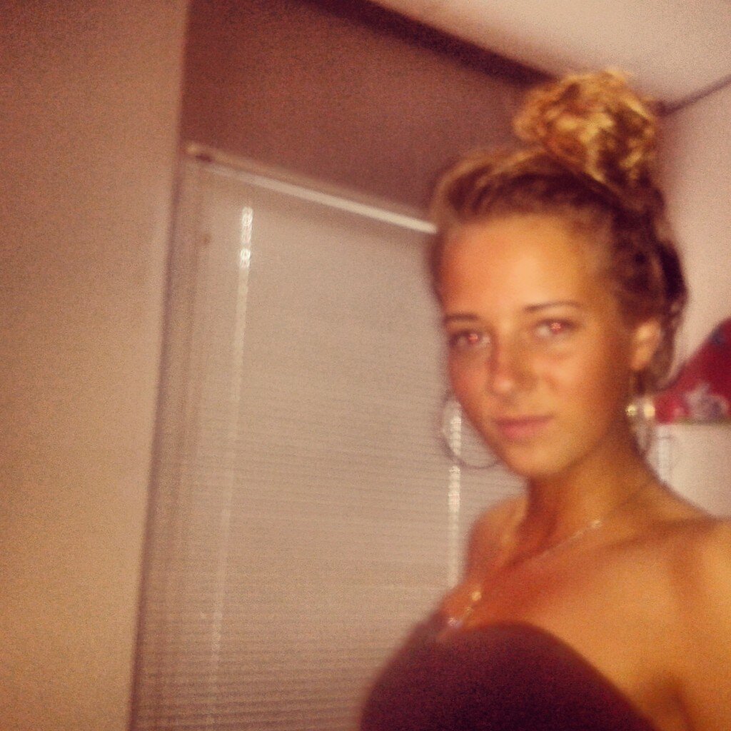 Don't try to hold me, control me. But you can take my number, baby call me when you lonely!