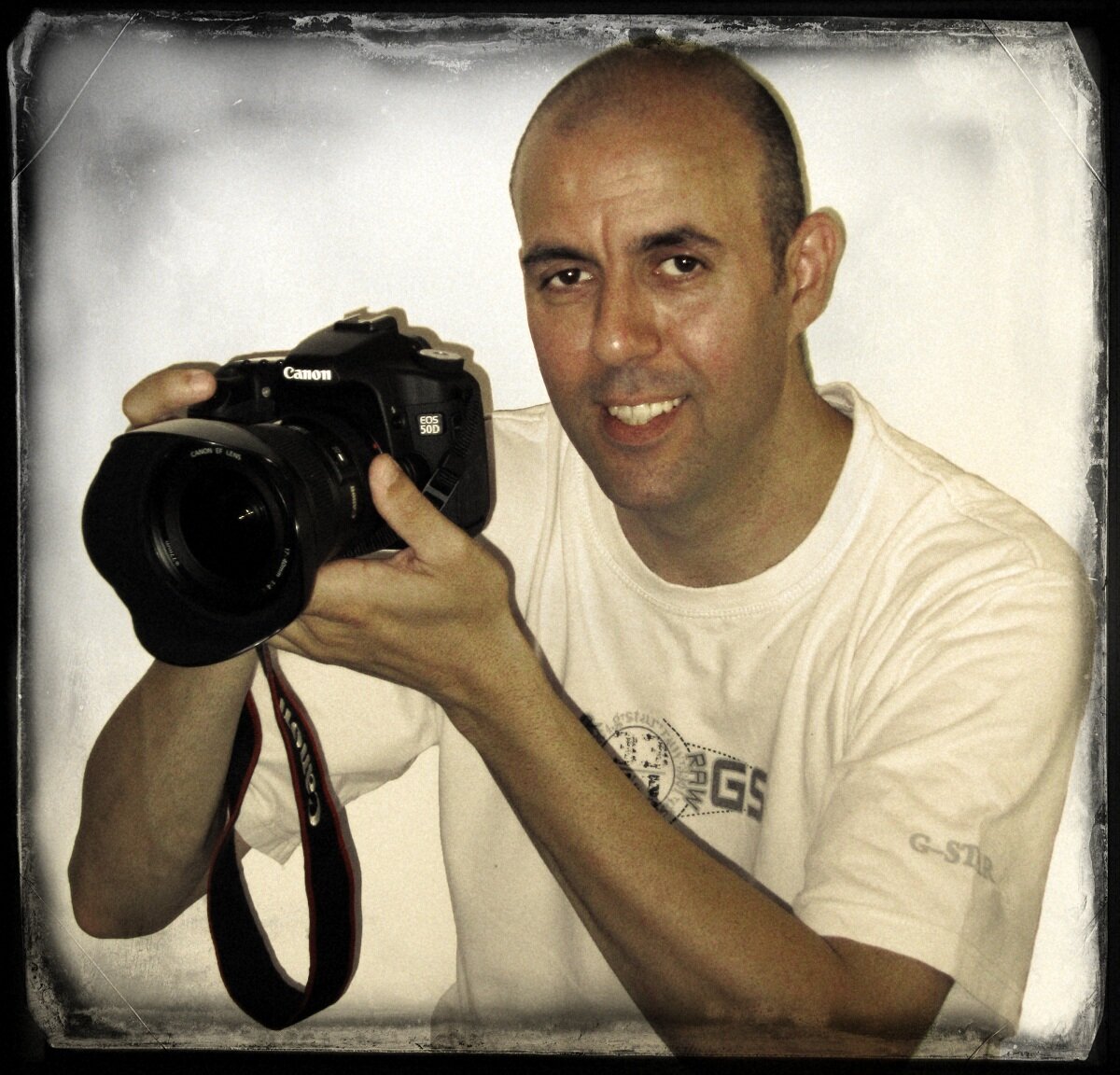 Fotógrafo e ilustrador digital.