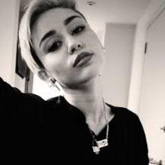 i'm a smiler since 2005  i love @MileyCyrus  FOLLOW ME :)