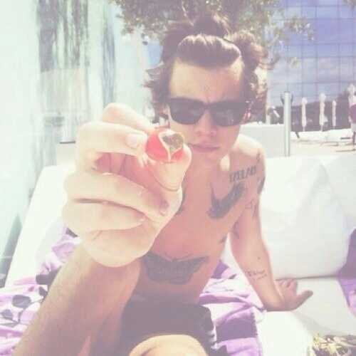 Heyy Sexy so since I gave you a free follow could you MAYBE follow @hipsterharryduh thanks babe!! ♡
