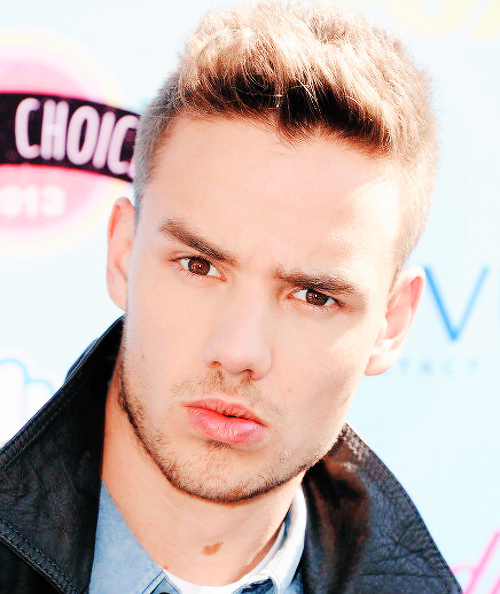 beaucoup de gens jugent, mais peu de gens savent. ONE DIRECTION, LOVE U.