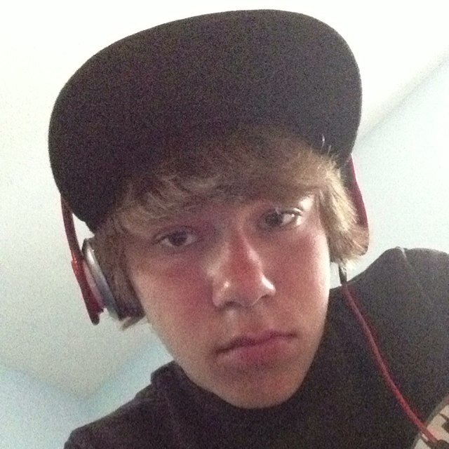 Berryboy1234's profile picture. I live and die for bands. Tattoos and piercings are my thing. I longboard and surf. I'm a pretty cool guy so follow me.