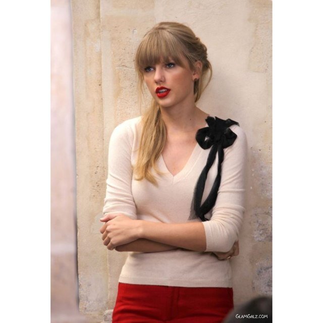 Taylor Flawless queen! I see sparks fly whenever you smile @taylorswift13