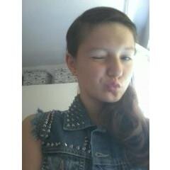 I'm Super Star I like sing dance and write sing and I'm always Derictioner. I love 1D. So you follow me Follow back!!