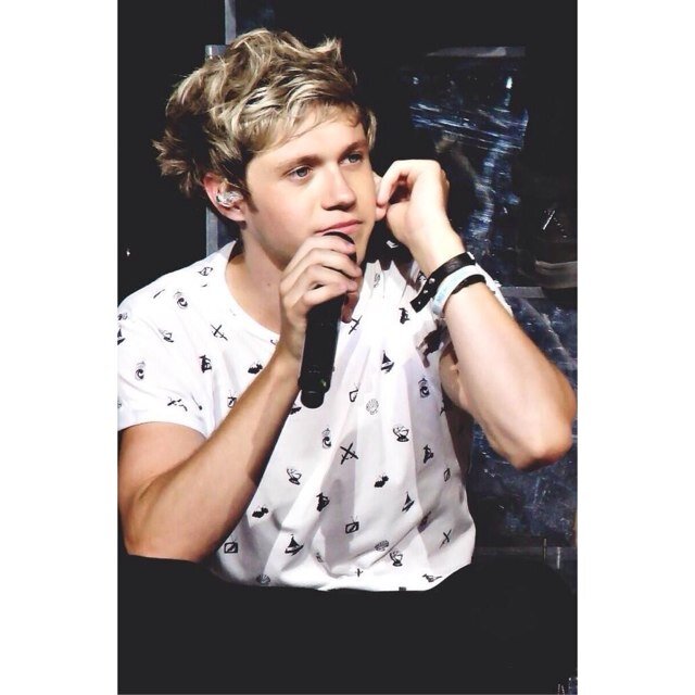 so i gave you a free follow, please return the favour and follow my main account @horanyup, love you all