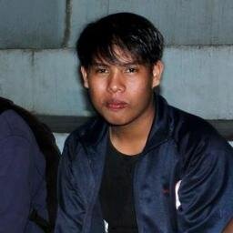 Sayangilah dan kasihilah ibumu, sesungguhnya 1 mawar yang kau berikan kepada ibumu jauh lebih baik daripada 1000 mawar yang kau berikan di atas kuburan ibumu .
