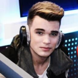 follow me on @ziamscuddle.