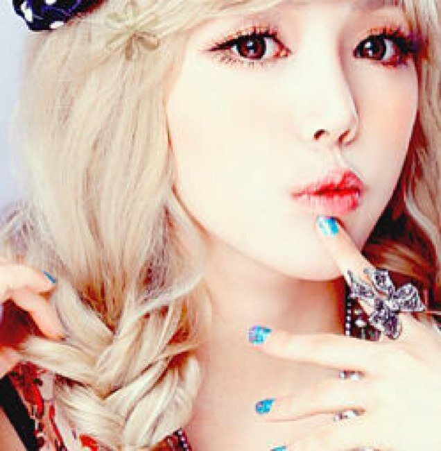 ` ( ✽ @cookiesncreamrp ) ┊ulzzang lee geumhee┊sekshi free and single ┊ mermaid princess ouo