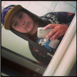 A vida pode deixar de seguir você mais você sempre deve seguir a vida.