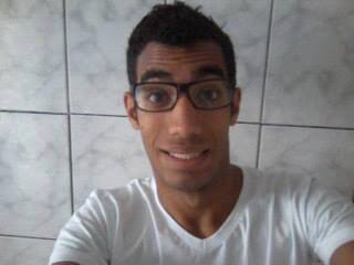 A sociedade vai me criticar se eu fizer o certo ou errado, então foda-se, bora ser feliz.