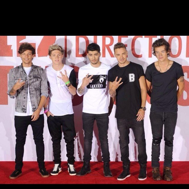 THIS IS A FREE FOLLOW !! PLEASE GO FOLLOW @TWERK4HARRRY YOU WONT REGRET IT❤❤❤ THANKS TWERKIES