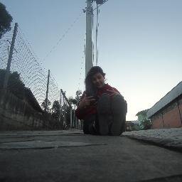 Ai, tô valendo nada,
Vish, a minha carne é fraca,
Nossa, assim você acaba me matando,
Cê nem faz ideia do que eu tô imaginandoo........ sigodevolta