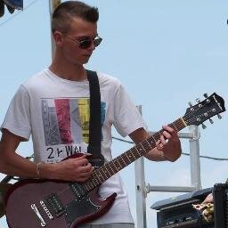 Pour maîtriser la guitare, il faut dix années par corde.