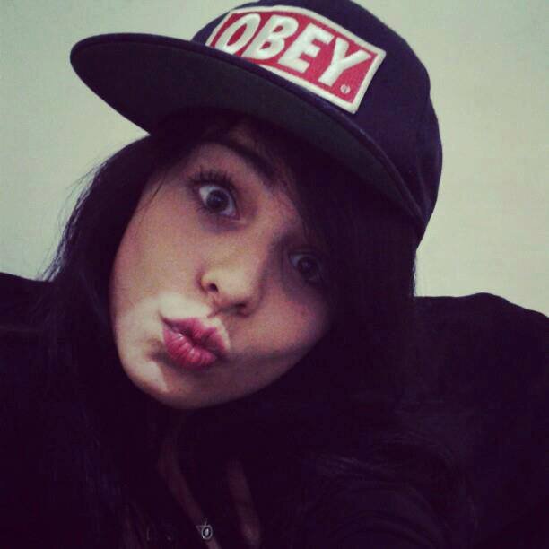 Sou Belieber brasileira pois amo mais do que tudo o Justin Bieber para mim ele mais que um simples garoto ele e a razao do meu viver e dependo de cada gesto dl