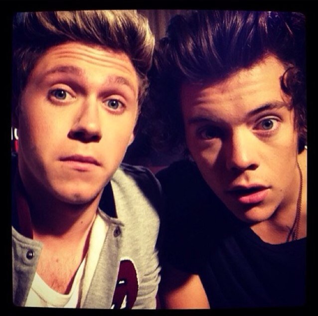 Follow @_jessica_razo_ and @5sos_12